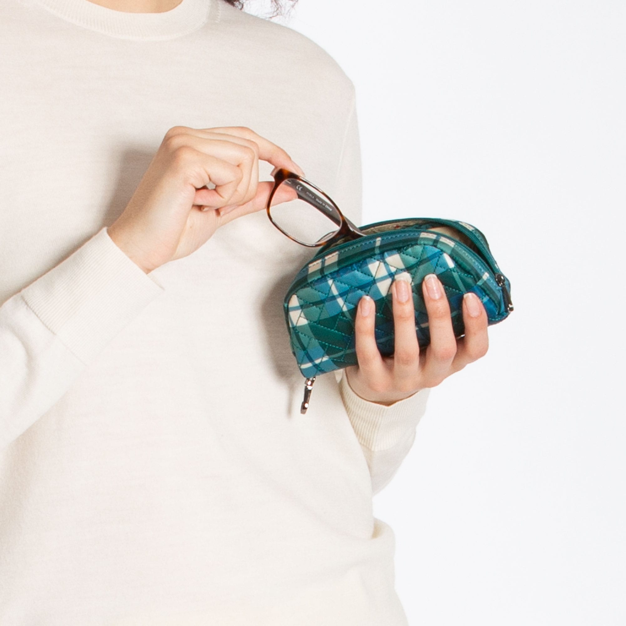 Bobsled Eyeglass Case - FLANNEL PLAID NAVY - Bobsled_Lifestyle_03